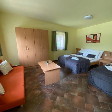 Matra Kemping Apartmanok มาตราฟูเรด ภายนอก รูปภาพ